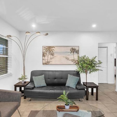 2 Bedroom House Minutes From Beach And Casino Db1 دانيا بيتش المظهر الخارجي الصورة