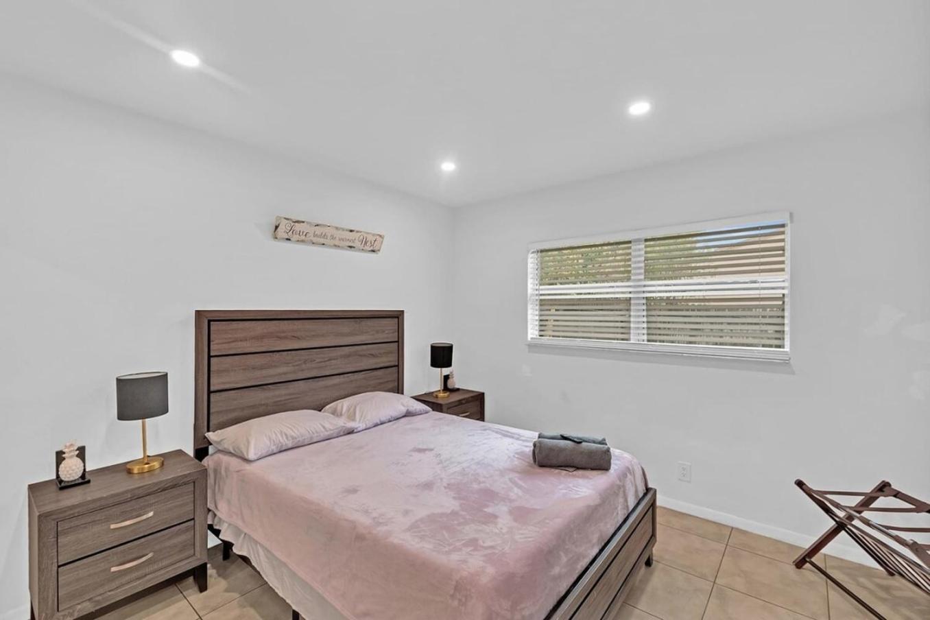 2 Bedroom House Minutes From Beach And Casino Db1 دانيا بيتش المظهر الخارجي الصورة
