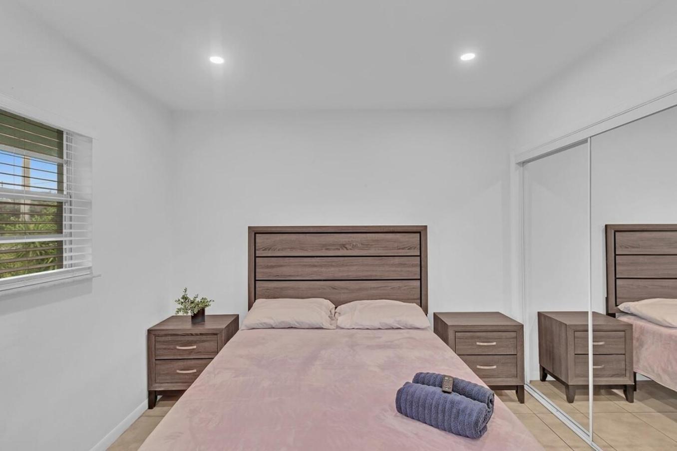 2 Bedroom House Minutes From Beach And Casino Db1 دانيا بيتش المظهر الخارجي الصورة