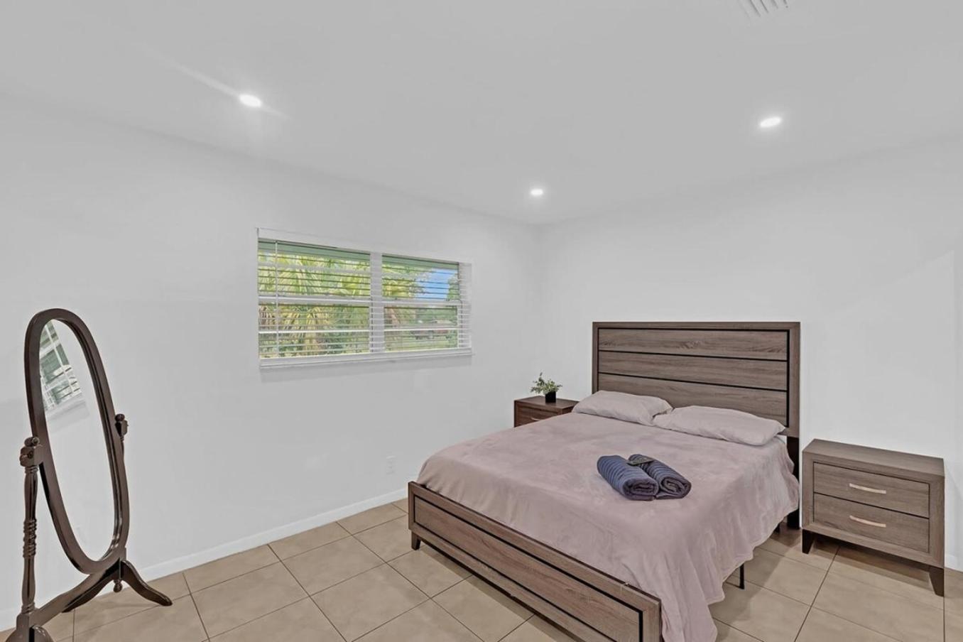 2 Bedroom House Minutes From Beach And Casino Db1 دانيا بيتش المظهر الخارجي الصورة