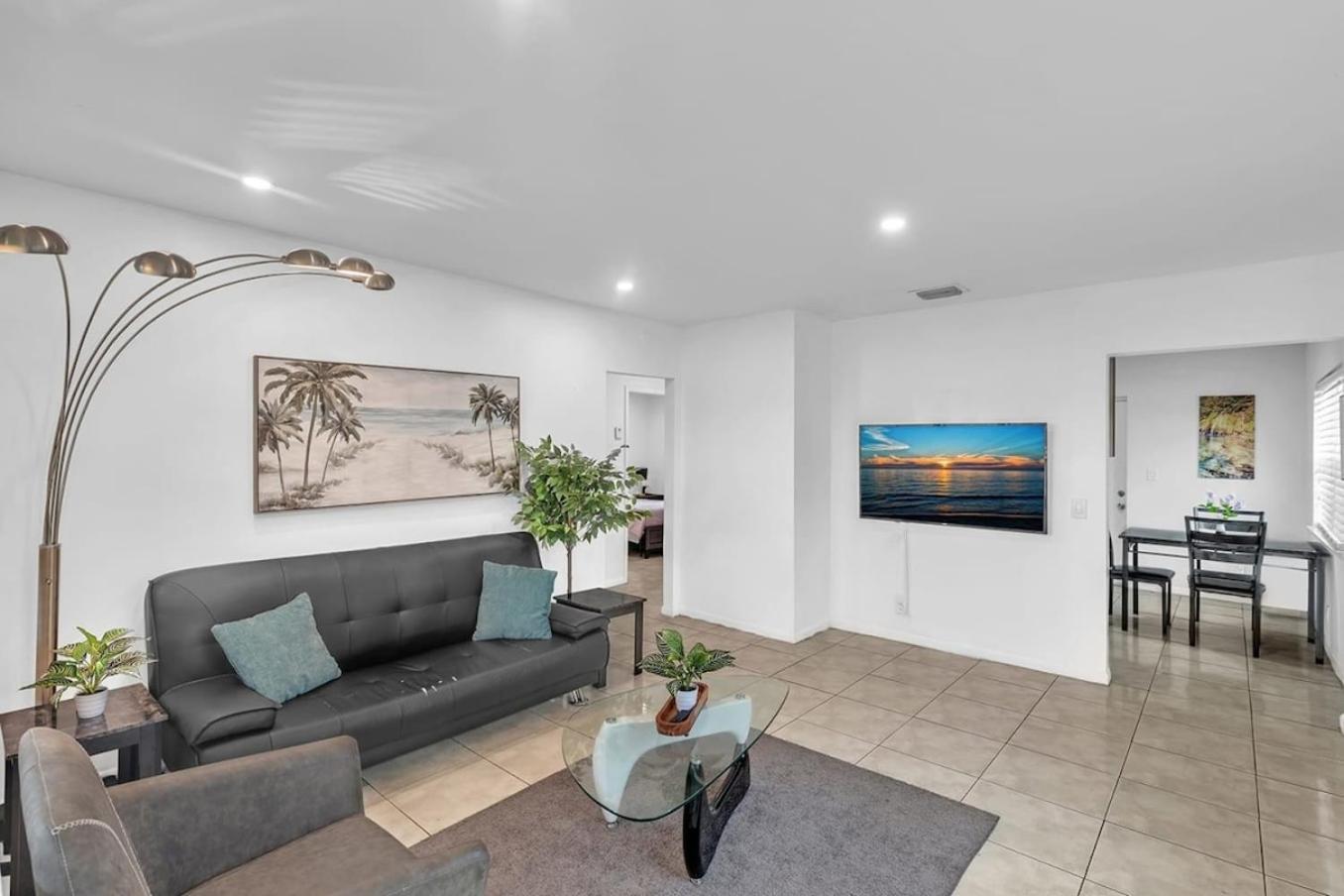 2 Bedroom House Minutes From Beach And Casino Db1 دانيا بيتش المظهر الخارجي الصورة