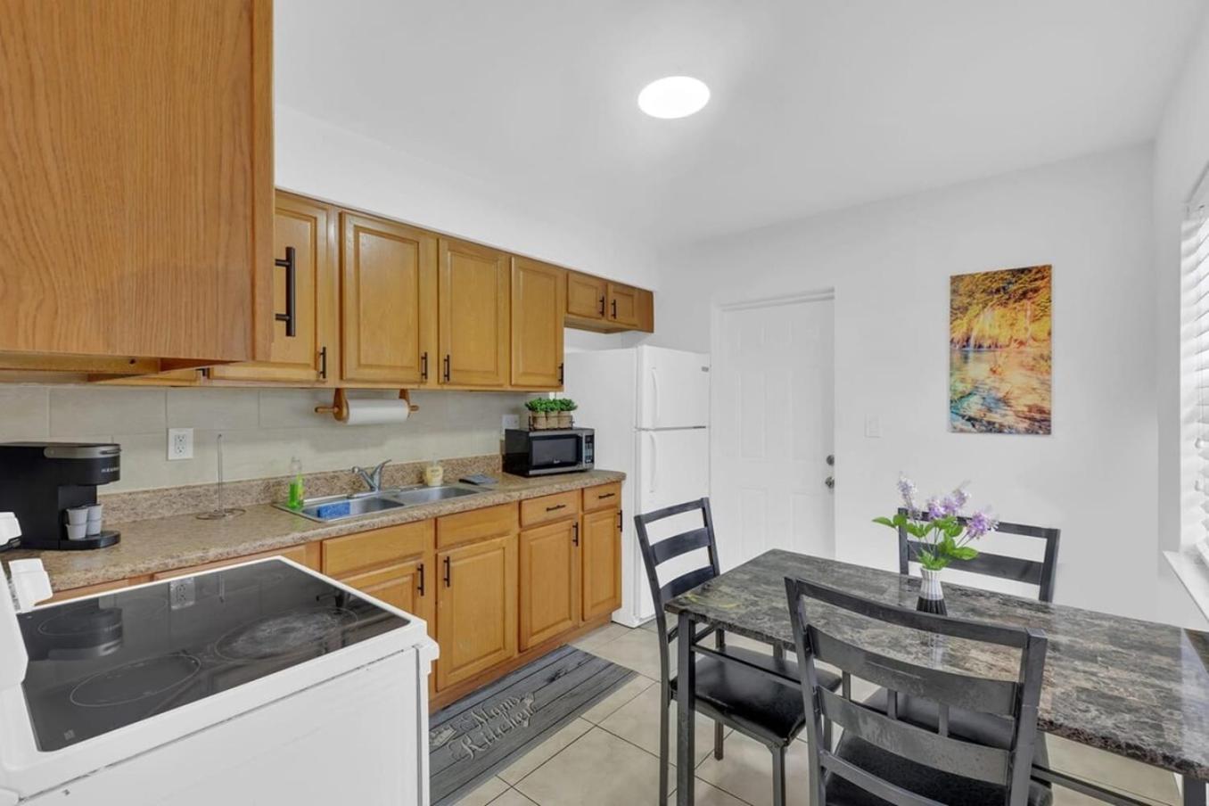 2 Bedroom House Minutes From Beach And Casino Db1 دانيا بيتش المظهر الخارجي الصورة
