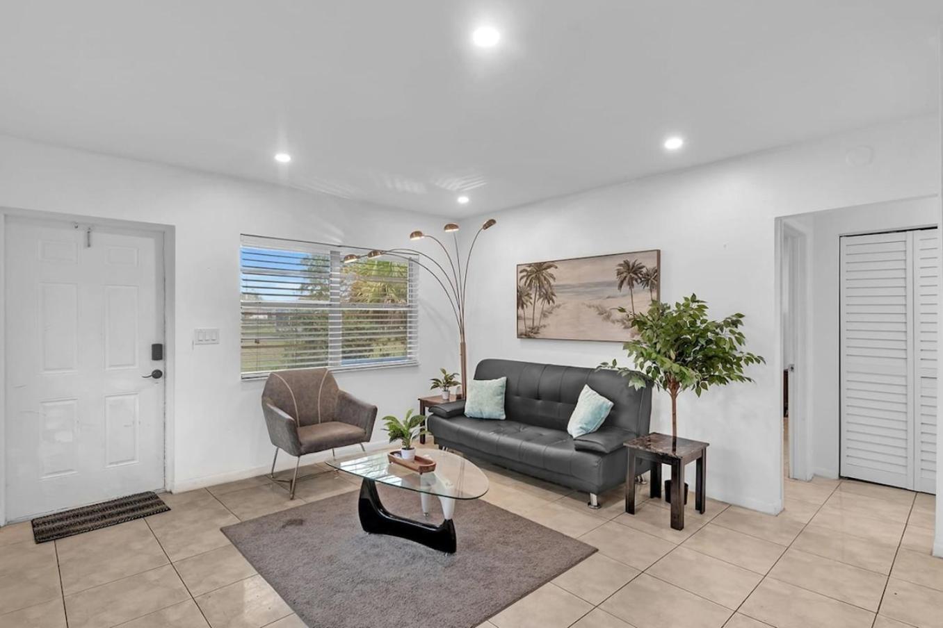 2 Bedroom House Minutes From Beach And Casino Db1 دانيا بيتش المظهر الخارجي الصورة