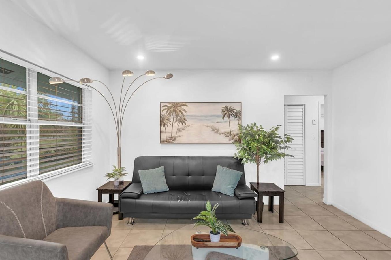 2 Bedroom House Minutes From Beach And Casino Db1 دانيا بيتش المظهر الخارجي الصورة